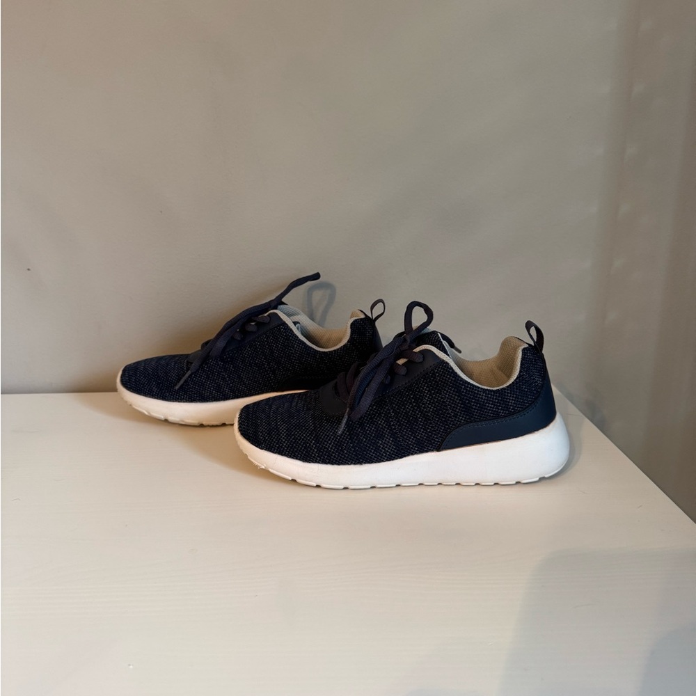 Boys running shoes size 4